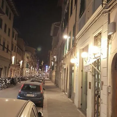 A Due Passi Dal Treno Appartement *